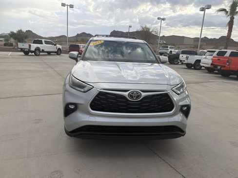 Used 2021 Toyota Highlander LE FWD image 2