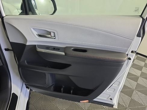 Used 2022 Toyota Sienna XSE AWD/4WD image 41