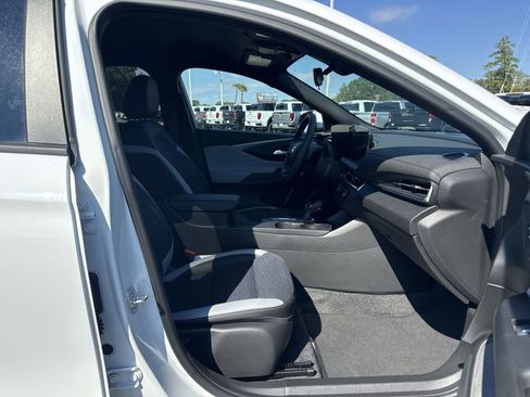 Certified 2024 Buick Envista Preferred w/ Advanced Safety Package image 32