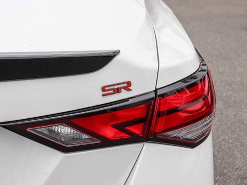 Used 2025 Nissan Sentra SR w/ Midnight Edition FWD image 9