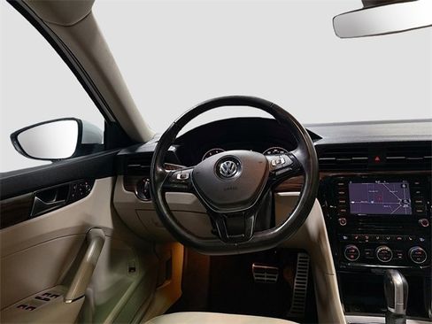 Used 2020 Volkswagen Passat 2.0T SEL image 26