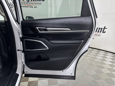Used 2025 Kia Telluride S FWD image 28
