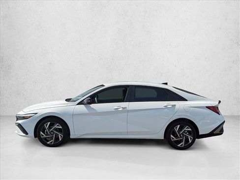 Used 2025 Hyundai Elantra SEL FWD image 5