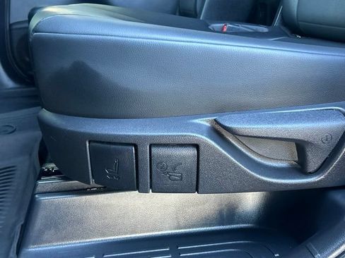 Used 2022 Toyota Highlander XLE AWD/4WD image 36