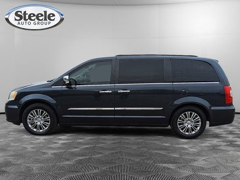 Used 2014 Chrysler Town & Country Touring-L w/ Trailer Tow Group image 2