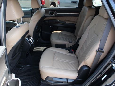 Used 2025 Kia Sorento SX Prestige w/ Olive Brown Leather Package AWD/4WD image 18