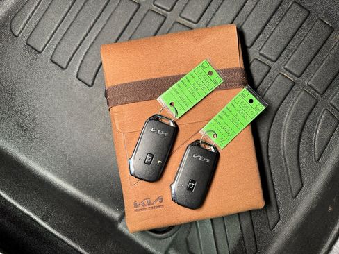 Used 2025 Kia Niro Wind w/ Wind Preserve Package FWD image 23
