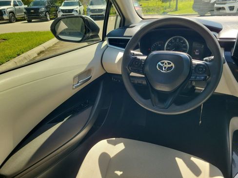 Used 2021 Toyota Corolla LE FWD image 12