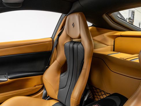 Used 2015 Ferrari F12 Berlinetta image 12