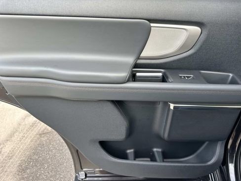 New 2025 Ford Expedition Active image 25