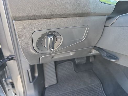 Used 2022 Volkswagen Tiguan SE AWD/4WD image 23