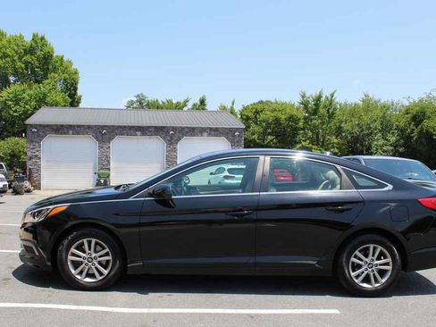Used 2015 Hyundai Sonata SE w/ Option Group 09 FWD image 9
