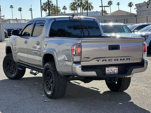 Used 2018 Toyota Tacoma TRD Sport w/ Technology Package image 6