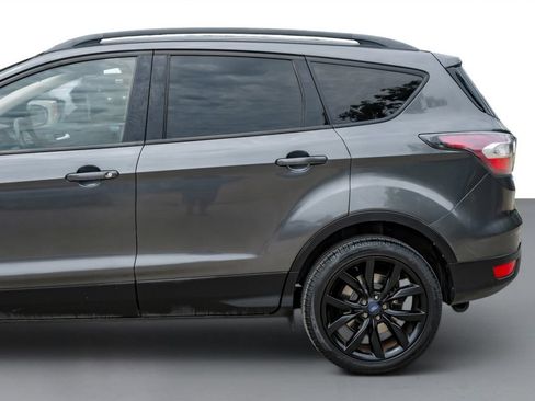 Used 2017 Ford Escape SE w/ Equipment Group 201A FWD image 11