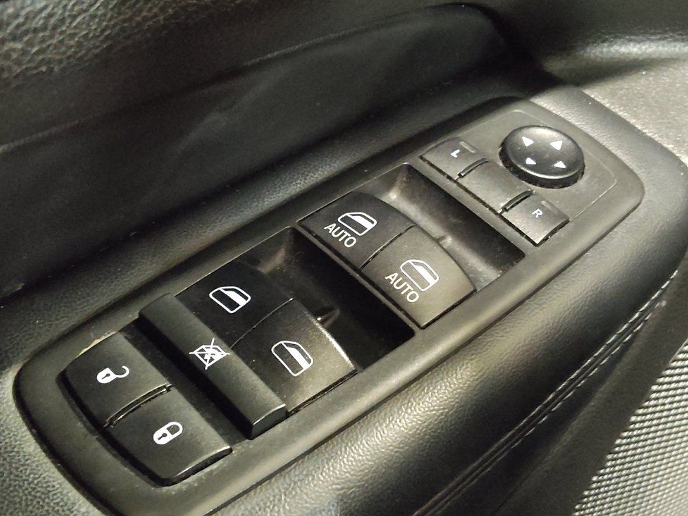 Used 2019 Jeep Grand Cherokee Laredo w/ Laredo X Package RWD image 27