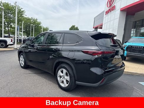 Certified 2025 Toyota Highlander LE FWD image 6