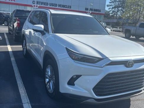 Used 2024 Toyota Grand Highlander AWD image 2