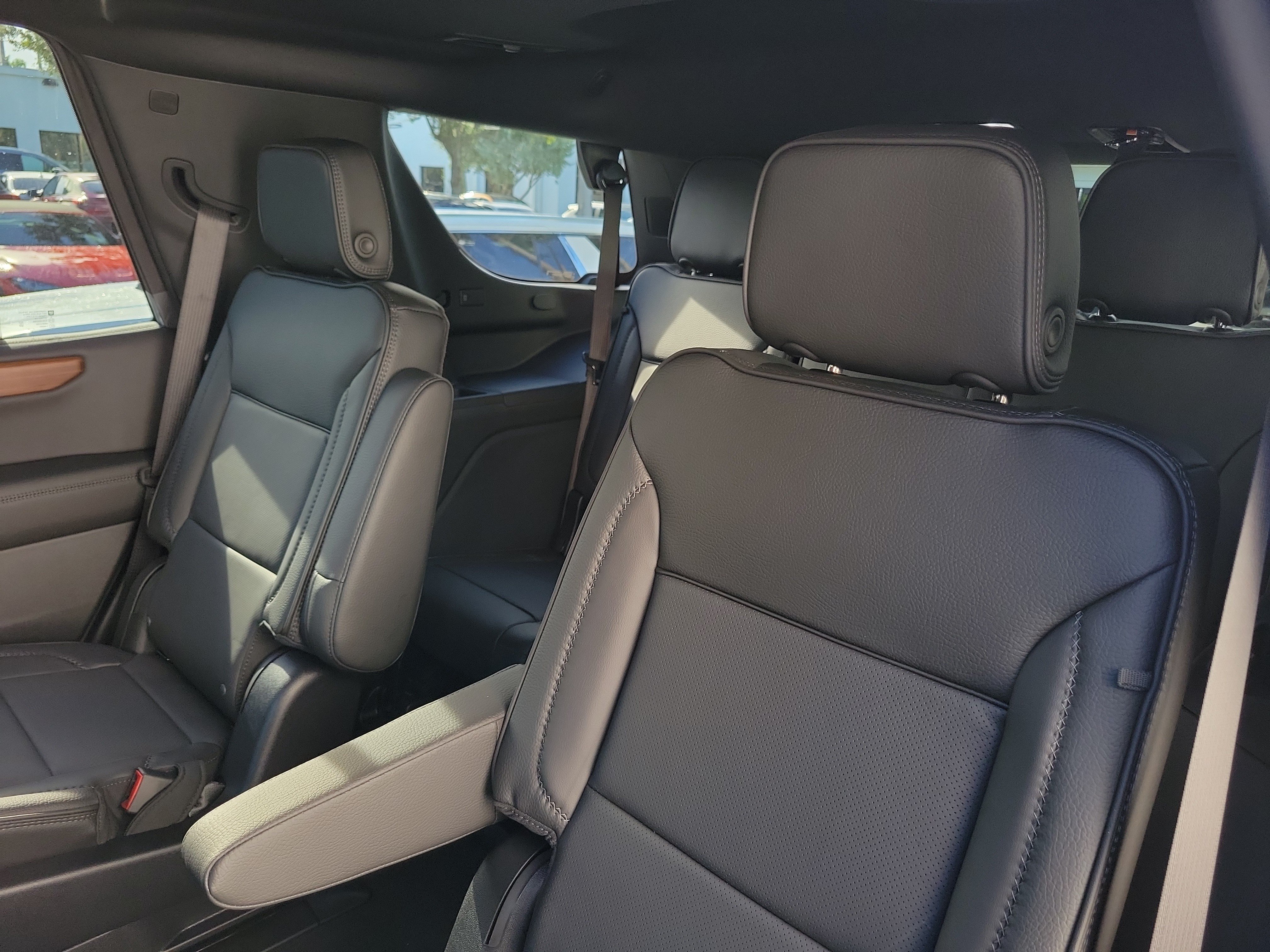 New 2026 GMC Yukon Denali w/ Denali Reserve Package AWD/4WD image 14