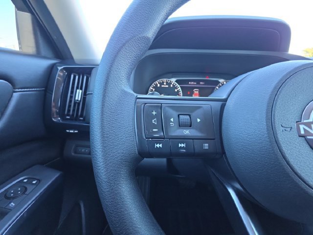 Used 2025 Nissan Pathfinder S FWD image 11