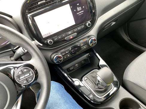 Used 2023 Kia Soul S image 12