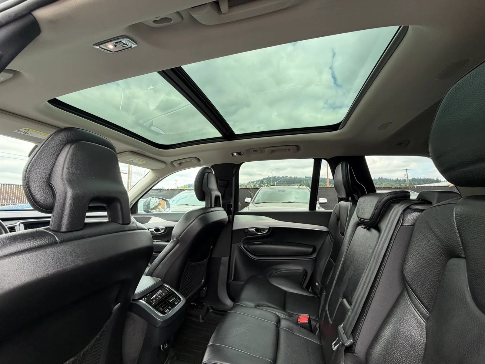 Used 2017 Volvo XC90 T6 Momentum AWD/4WD image 23