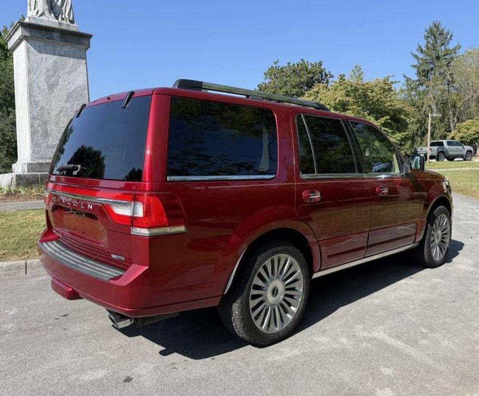 Used 2015 Lincoln Navigator 4WD w/ Equipment Group 101A Reserve image 7