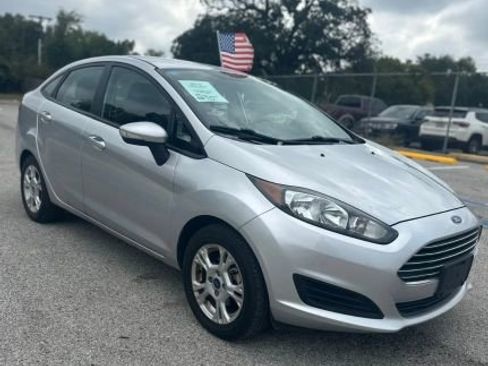 Used 2014 Ford Fiesta SE image 1