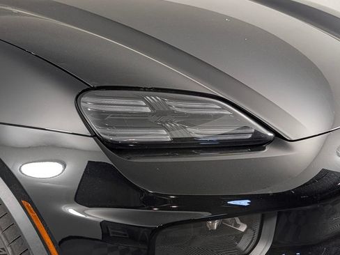 Certified 2025 Porsche Macan 4S Electric AWD/4WD image 15