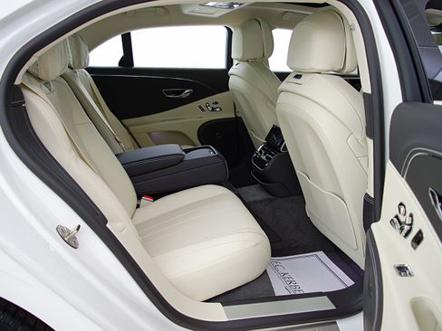 Certified 2023 Bentley Flying Spur Plug-In Hybrid AWD/4WD image 28