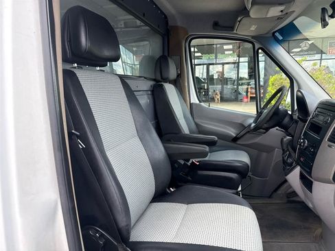 Used 2008 Dodge Sprinter 2500 RWD image 17