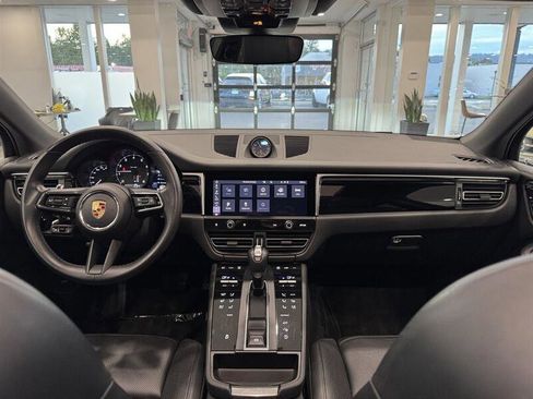 Used 2024 Porsche Macan image 8
