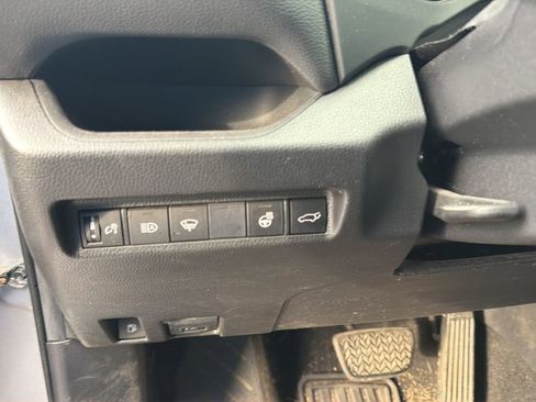 Used 2021 Toyota RAV4 SE w/ Weather & Moonroof Package image 14