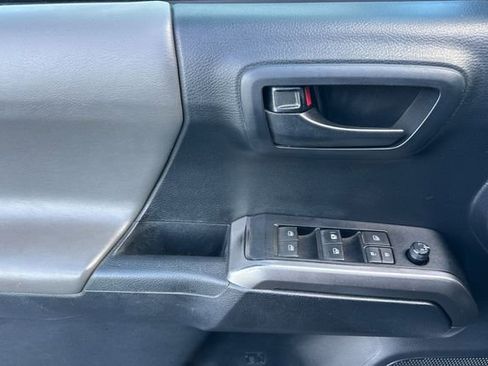 Certified 2019 Toyota Tacoma SR5 image 12