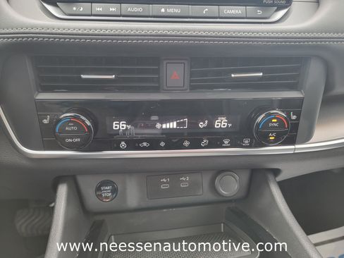 Used 2024 Nissan Rogue SV w/ SV Premium Package image 24