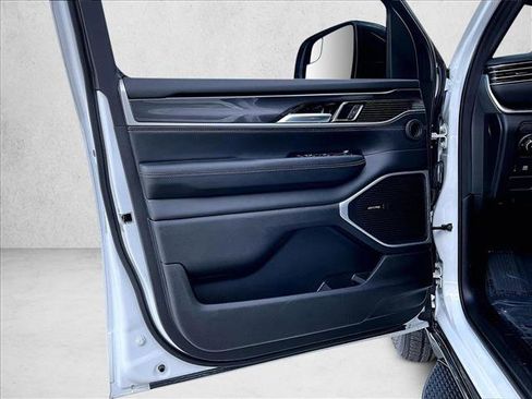 Used 2024 Jeep Wagoneer 2WD image 18