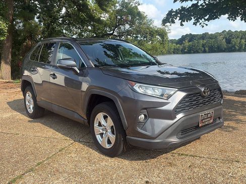 Used 2021 Toyota RAV4 XLE AWD/4WD image 1