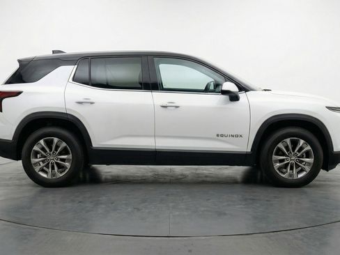 Used 2025 Chevrolet Equinox LT image 11