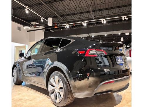 Used 2023 Tesla Model Y Long Range image 16