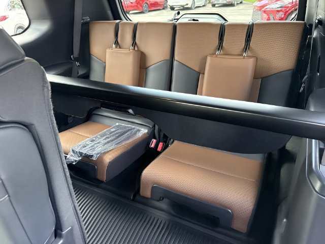 Certified 2025 Lexus GX 550 w/ Cold Area Package AWD/4WD image 24