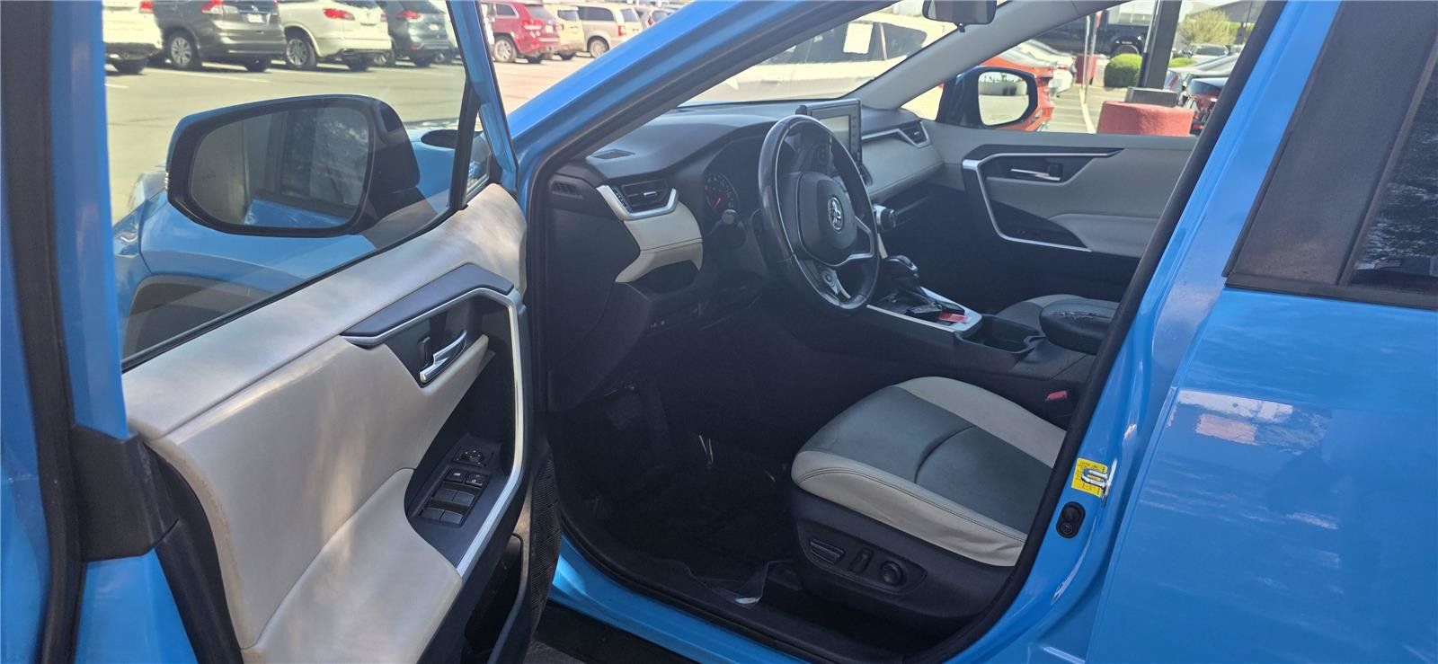 Used 2019 Toyota RAV4 XLE Premium w/ Carpet Mat Package FWD image 14