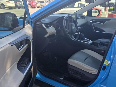 Used 2019 Toyota RAV4 XLE Premium w/ Carpet Mat Package FWD image 14