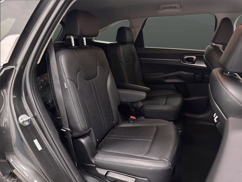 Used 2025 Kia Sorento EX image 31