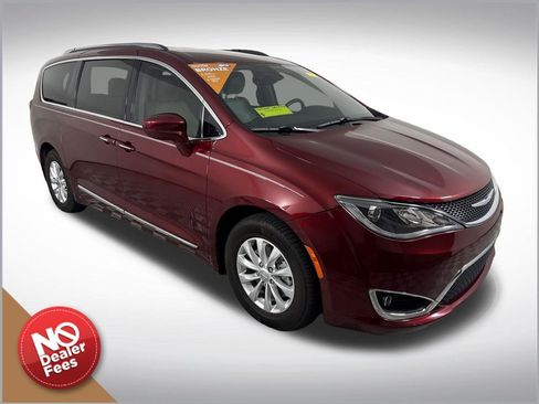 Used 2018 Chrysler Pacifica Touring-L Plus FWD image 1