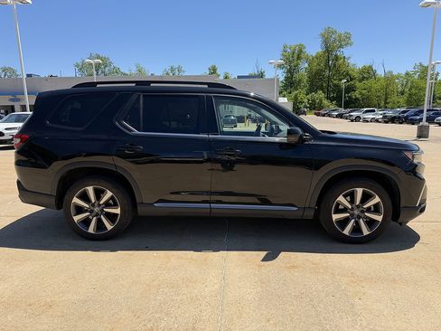 Used 2023 Honda Pilot Touring image 3
