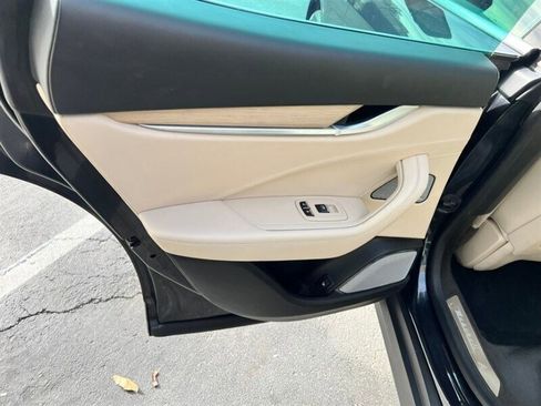 Used 2017 Maserati Levante w/ Luxury Package image 22