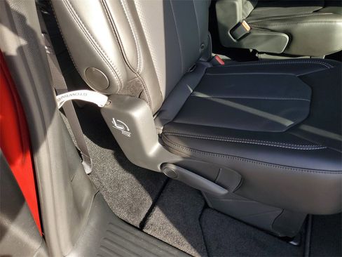 New 2025 Chrysler Voyager LX image 30