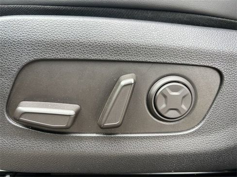 Certified 2025 Kia Carnival SX w/ SX Dark Edition Package image 12