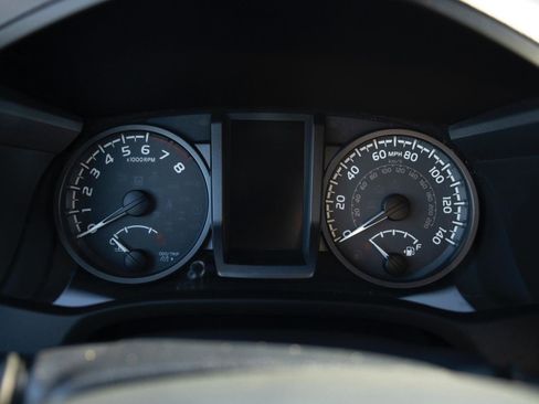 Used 2018 Toyota Tacoma TRD Sport image 4