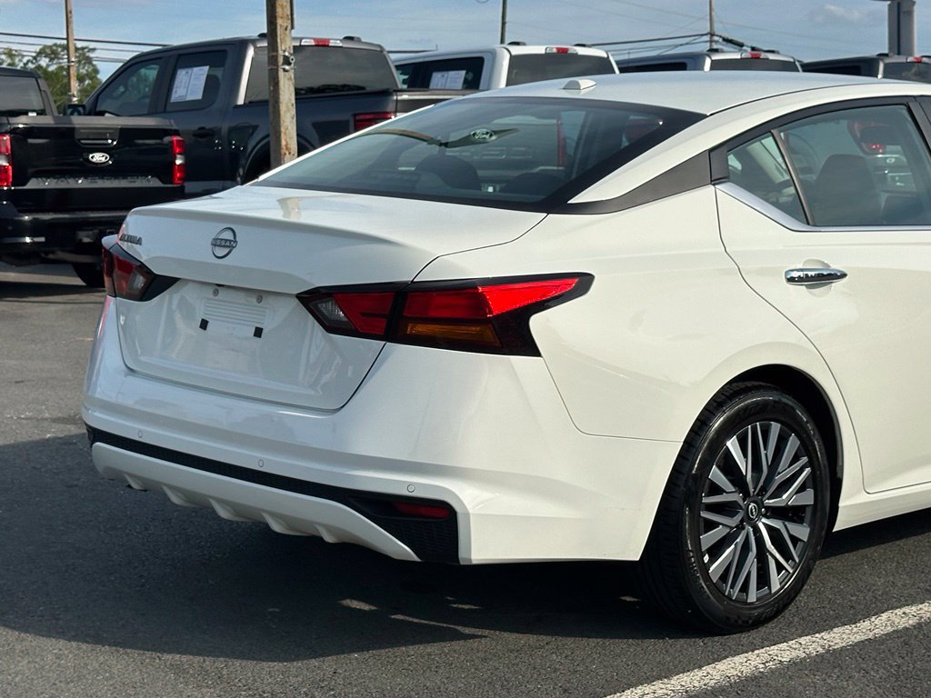 Used 2025 Nissan Altima 2.5 SV FWD image 39
