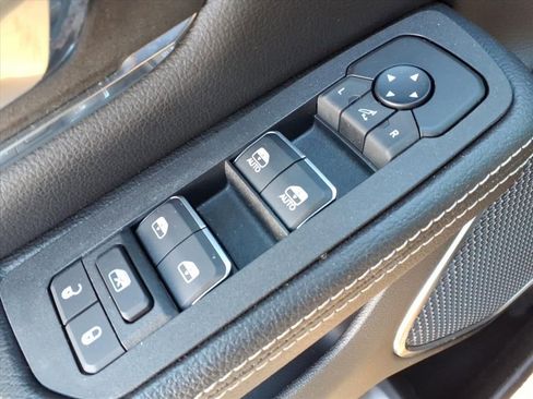 Used 2025 RAM 1500 Laramie image 15